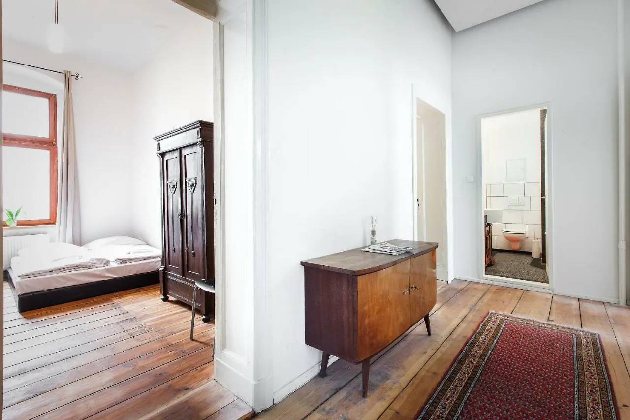 3 Bedroom Apartment Berlino 0*,