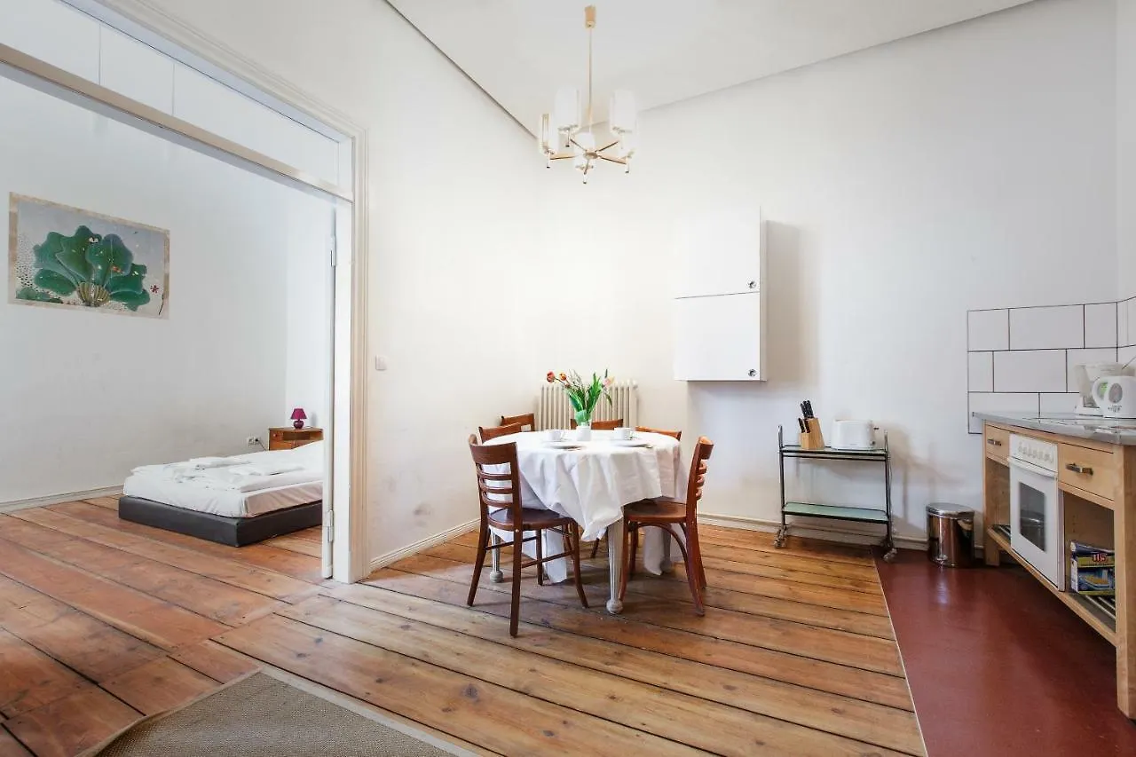 3 Bedroom Apartment ベルリン ドイツ